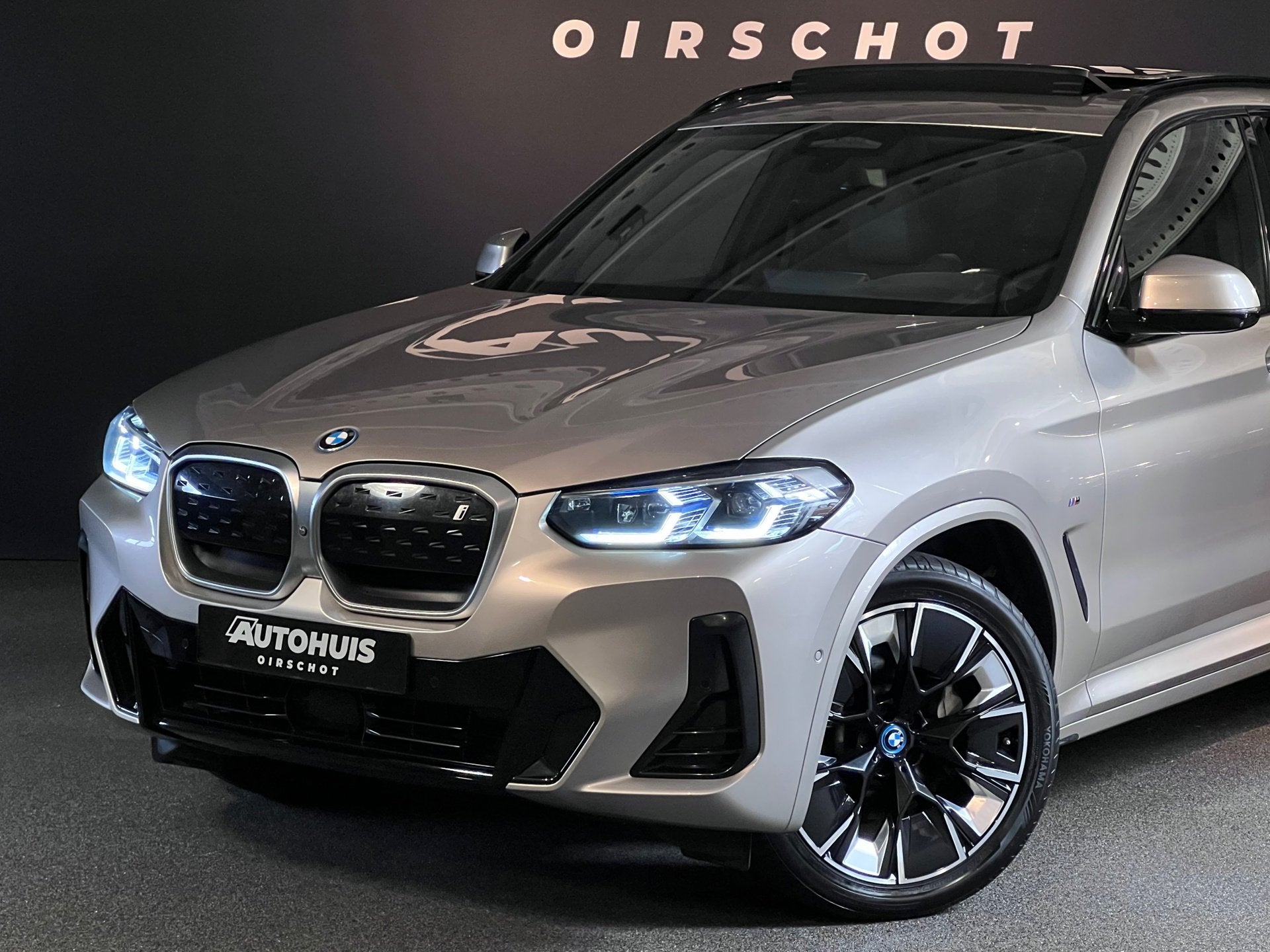 BMW IX3 High Executive 80 kWh Edition M Pano/Laser/Stuurverw, Auto's, BMW, Achterwielaandrijving, Gebruikt, Zwart, 80 kWh