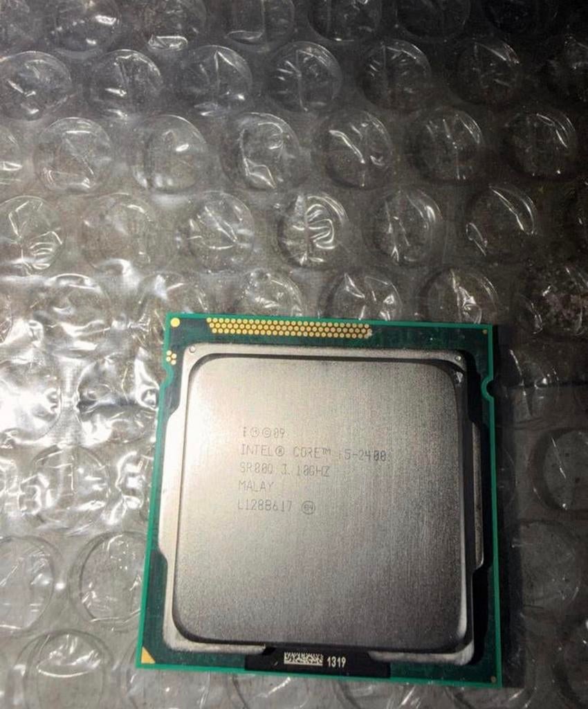 Intel Core i5-2400 & i5-4430 Processors, Computers en Software, Processors, Ophalen of Verzenden, Gebruikt, 4-core, 3 tot 4 Ghz