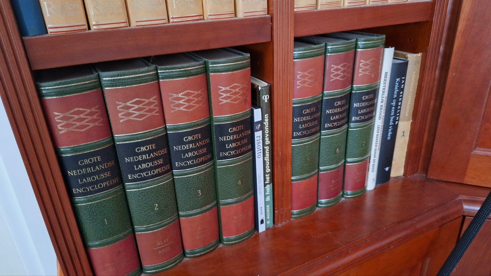 Grote Nederlandse Larousse Encyclopedie - Complete Serie, Ophalen of Verzenden, Zo goed als nieuw, Algemeen, Complete serie