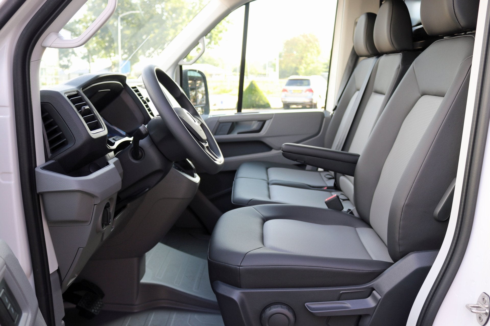 Volkswagen Crafter 35 2.0 Tdi L3H3 140Pk BPM vrij LED Koplam, 12 maanden, Gebruikt, Euro 6, 4 cilinders