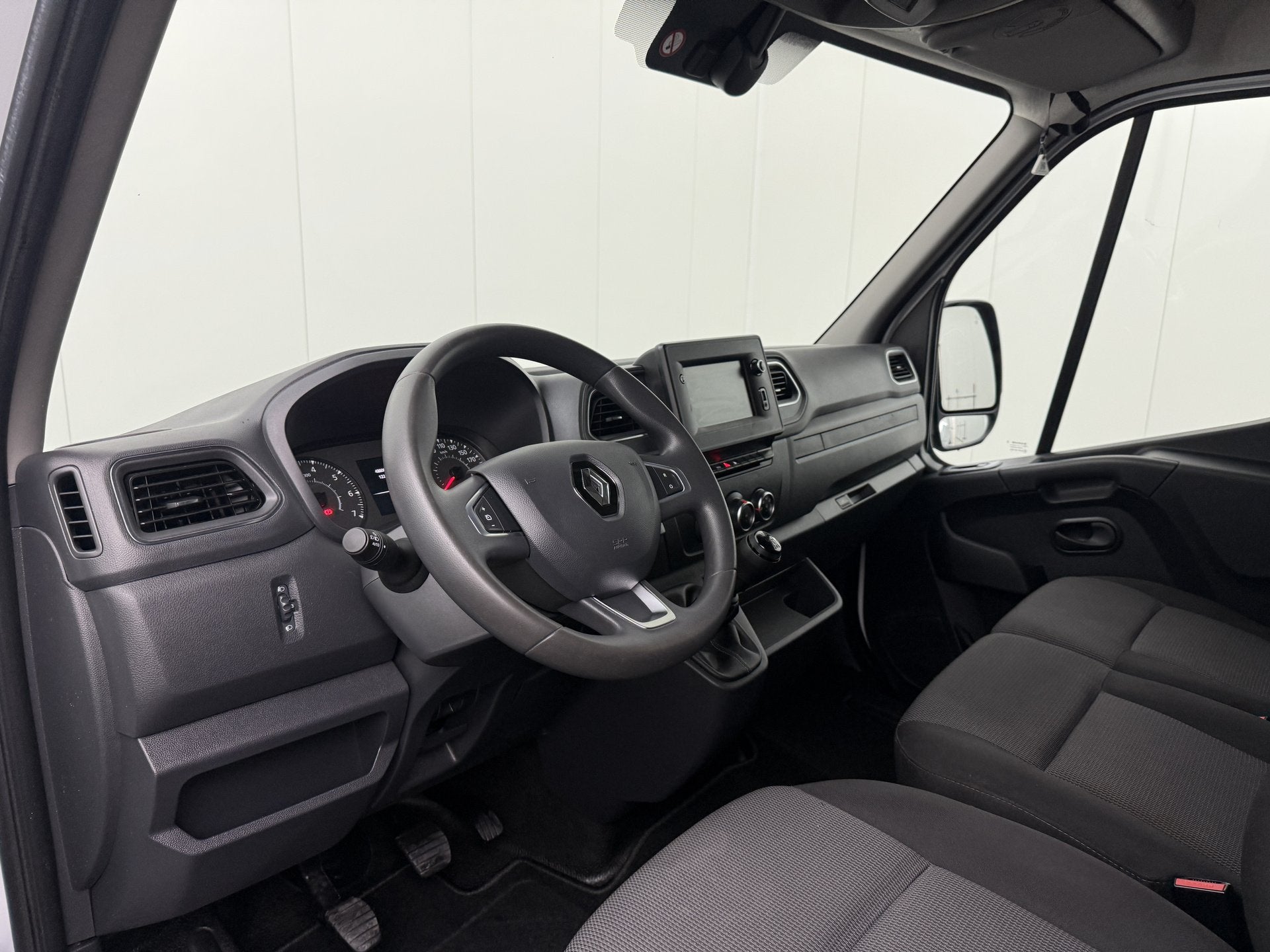 Renault Master 2.3DCi 180PK L3H2 Maxi | Multimedia | Trekhaa, Dealer onderhouden, Gebruikt, Euro 6, 2500 kg