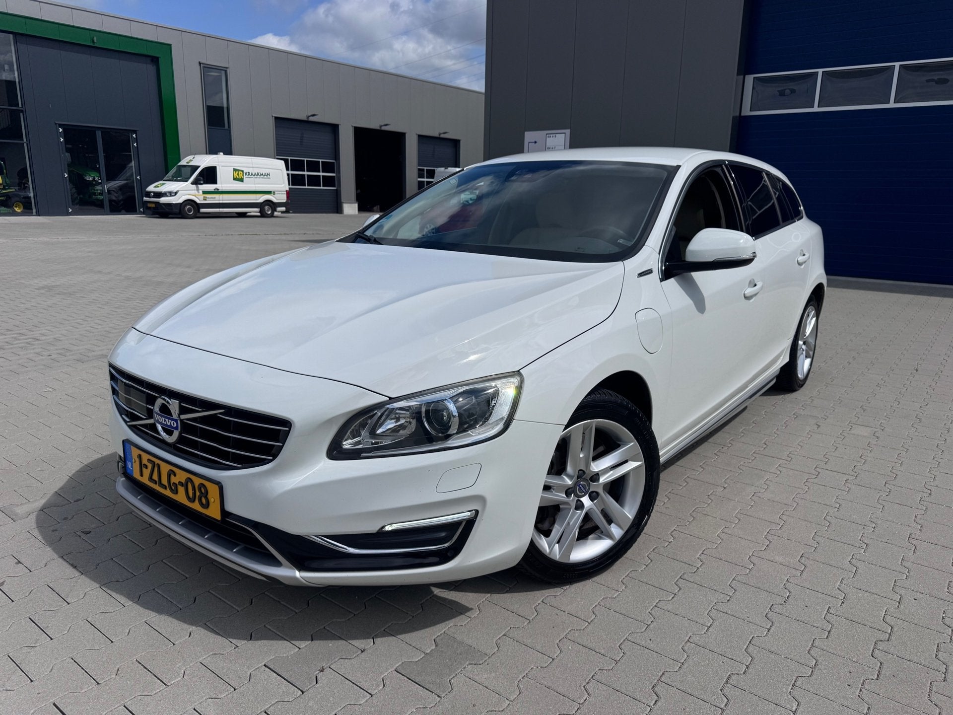 Volvo V60 2.4 D6 AWD Plug-In Hybrid Summum Top Staat!, Auto's, Automaat, Wit, Vierwielaandrijving, Automatische klimaatregeling