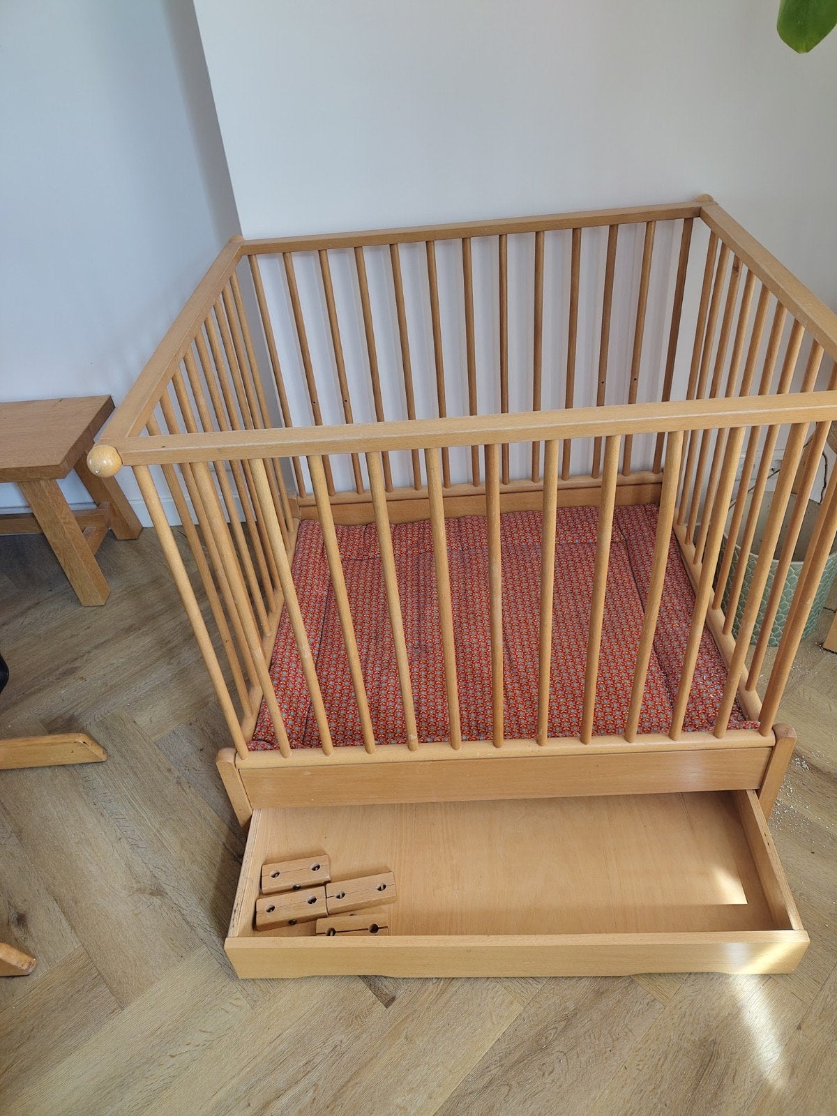 Houten box (hoogte verstelbaar), Kinderen en Baby's, Boxen, Ophalen, Gebruikt, Rechthoekig, In hoogte verstelbaar