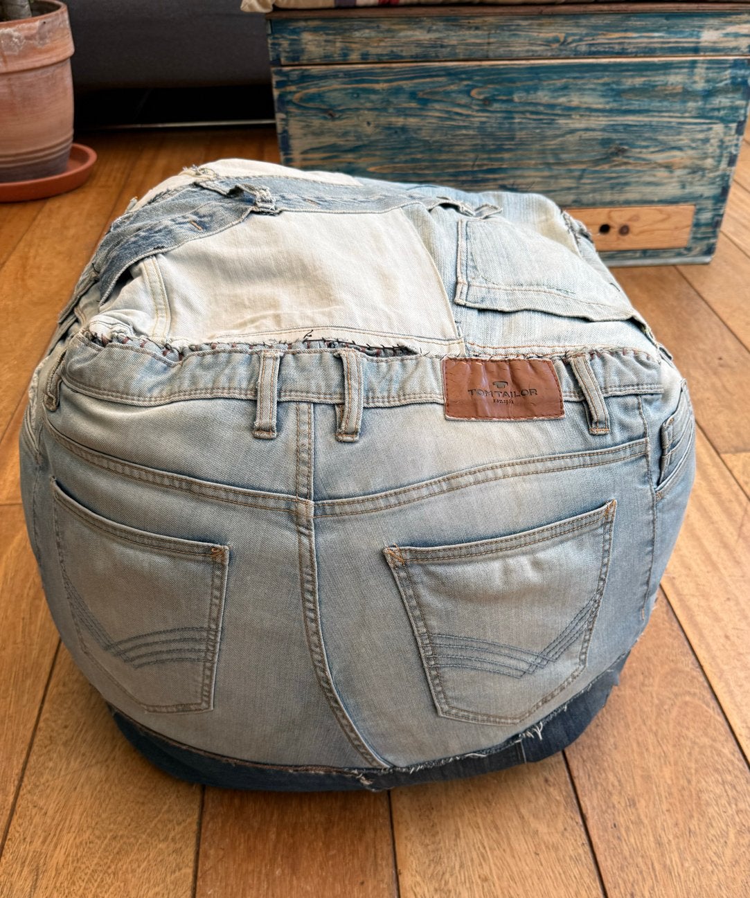 Denim poef - handgemaakt van gerecyclede jeans, Ophalen, Gebruikt, Rond, Minder dan 50 cm