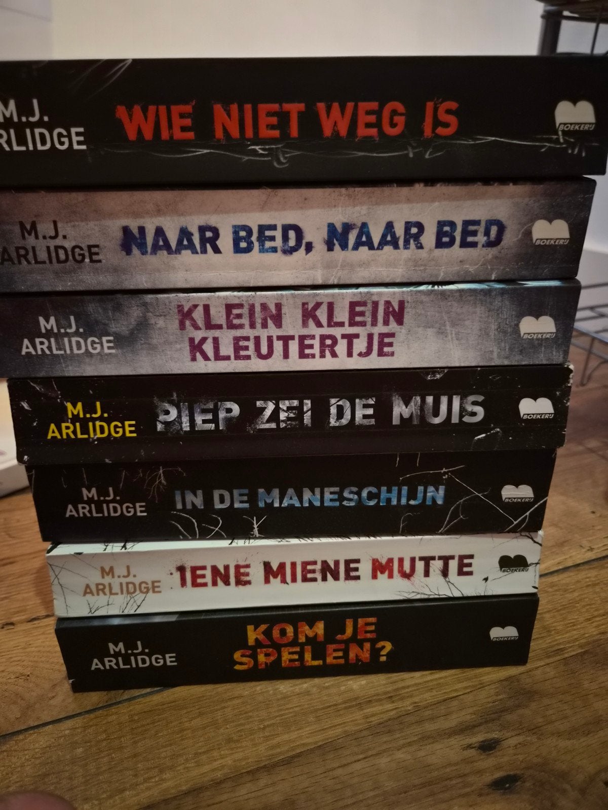 boeken MJ arlidge, Ophalen of Verzenden, Zo goed als nieuw