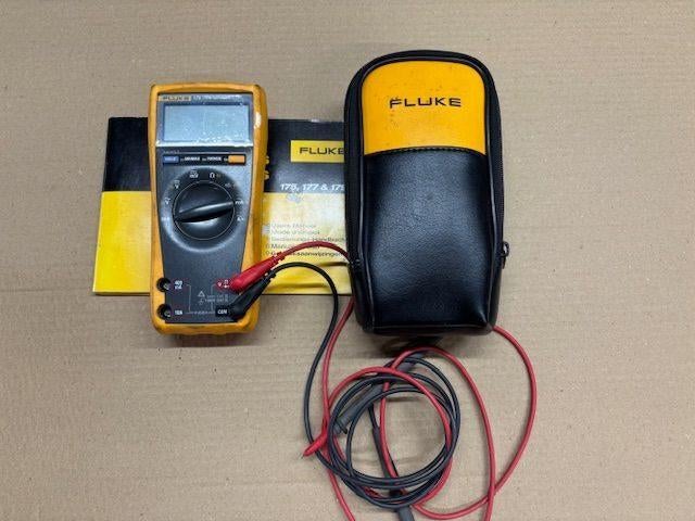Fluke multimeter Type 175 plus spannings zoeker T 100, Ophalen of Verzenden, Zo goed als nieuw, Multimeter