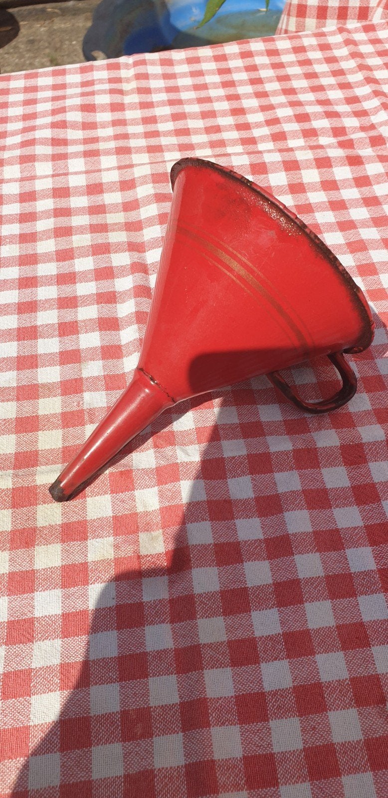 Emaille rood trechter met biesje, Antiek en Kunst, Antiek | Emaille, Ophalen of Verzenden