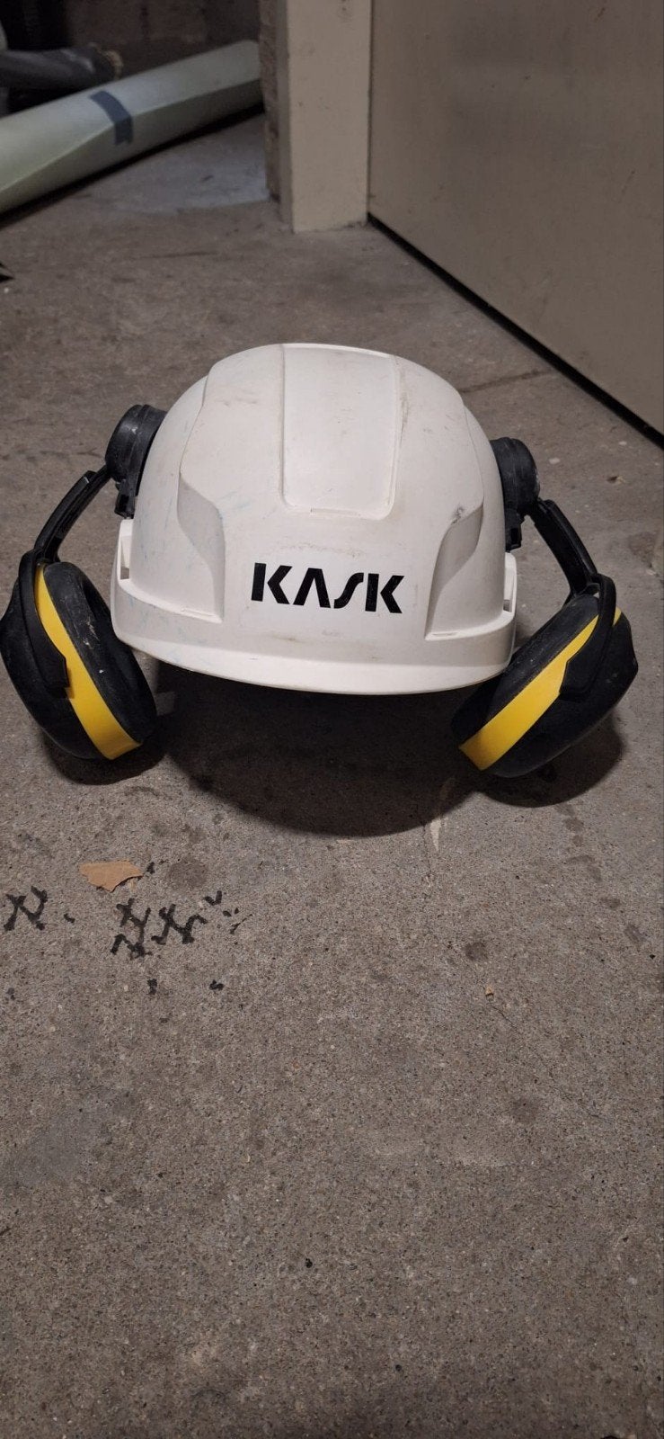 Kask veiligheidshelm + oorkappen, Doe-het-zelf en Verbouw, Veiligheidshelmen, Ophalen, Gebruikt