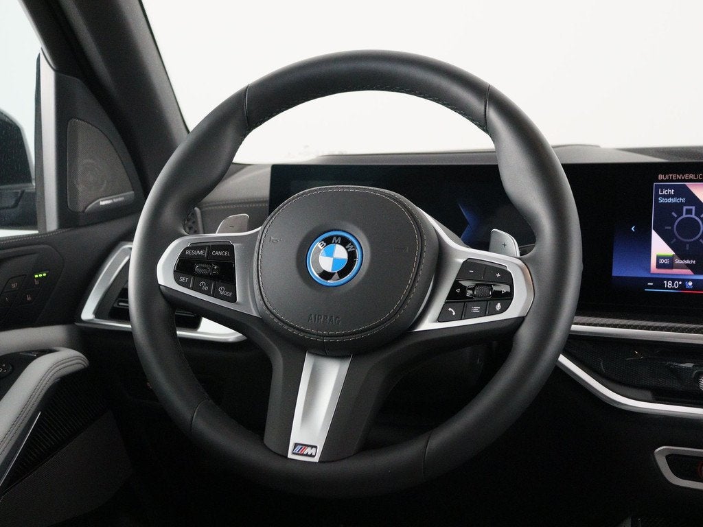 BMW X5 xDrive50e (bj 2025, automaat), Auto's, Gebruikt, 2395 kg, Overige brandstoffen, Zwart