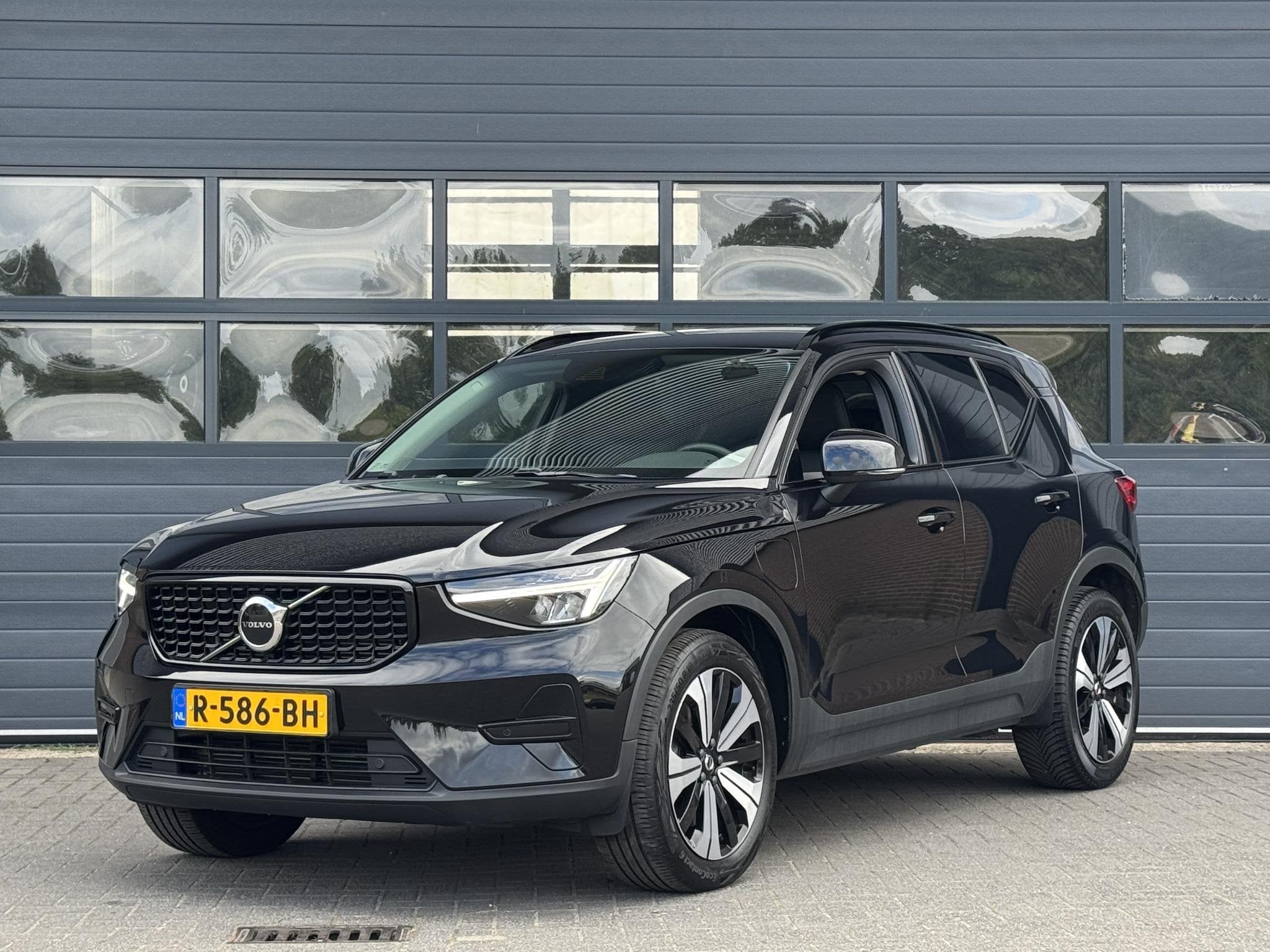 VOLVO XC40 1.5 T5 PLUG-IN HYBRID PLUS DARK I LEDEREN BEKLEDI, Met garantie (alle), Zwart, Hybride Elektrisch/Benzine, 3 cilinders