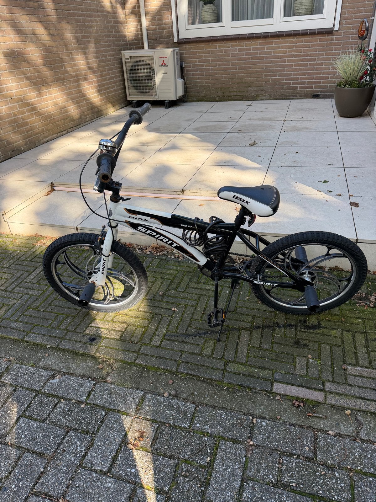 Spirit BMX fiets - Wit/Zwart - 20 inch, Fietsen en Brommers, Staal, Ophalen of Verzenden, Schijfrem, Voetsteunen