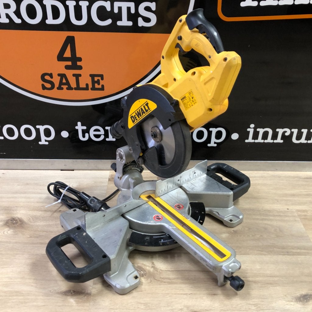 DeWalt DWS774-QS Afkortzaag | Gebruikt, Dewalt, Gebruikt, Support@dewalt.com, 701 E. Joppa Road
Towson, MD 21286
USA