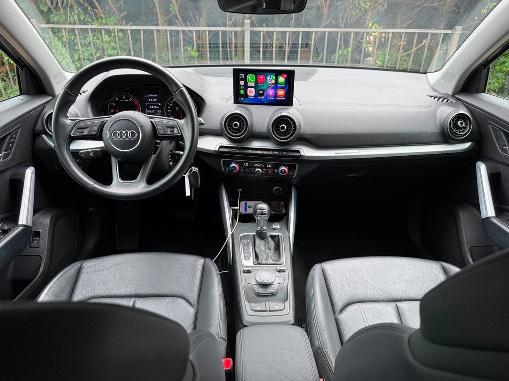 Audi Q2 30 Sport DSG|CRUISE/PDC/LEDER/CARPLAY/ELEC-KLEP, Auto's, Audi, Gebruikt, 116 pk, Leder, Bedrijf