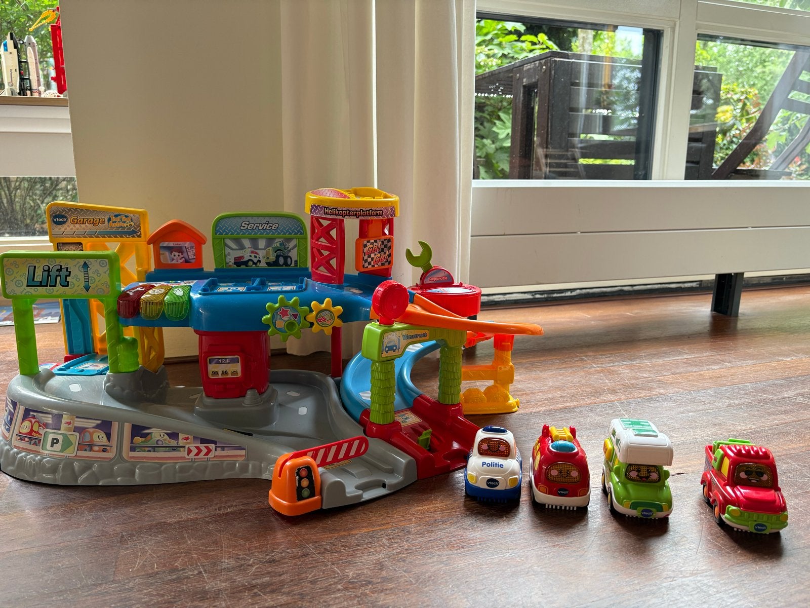 Vtech Toet Toet Garage met 4 auto's, Ophalen, Gebruikt