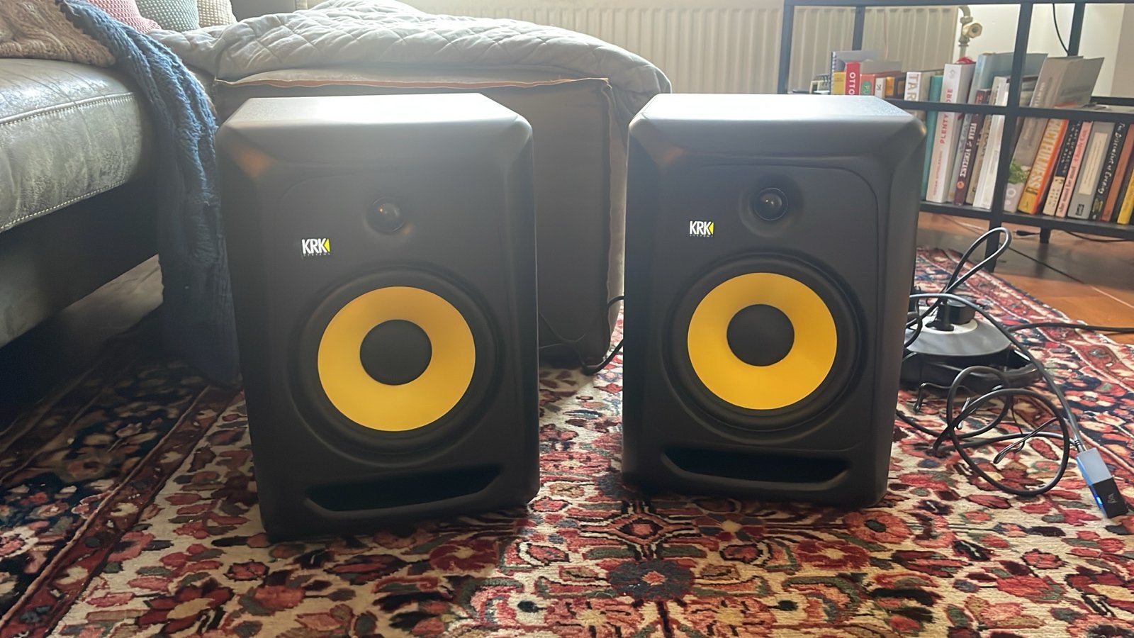 KRK Classic 8 speakers incl. in hoogte verstelbare stands, Ophalen, Studiomonitor, Zo goed als nieuw, Inclusief kabels