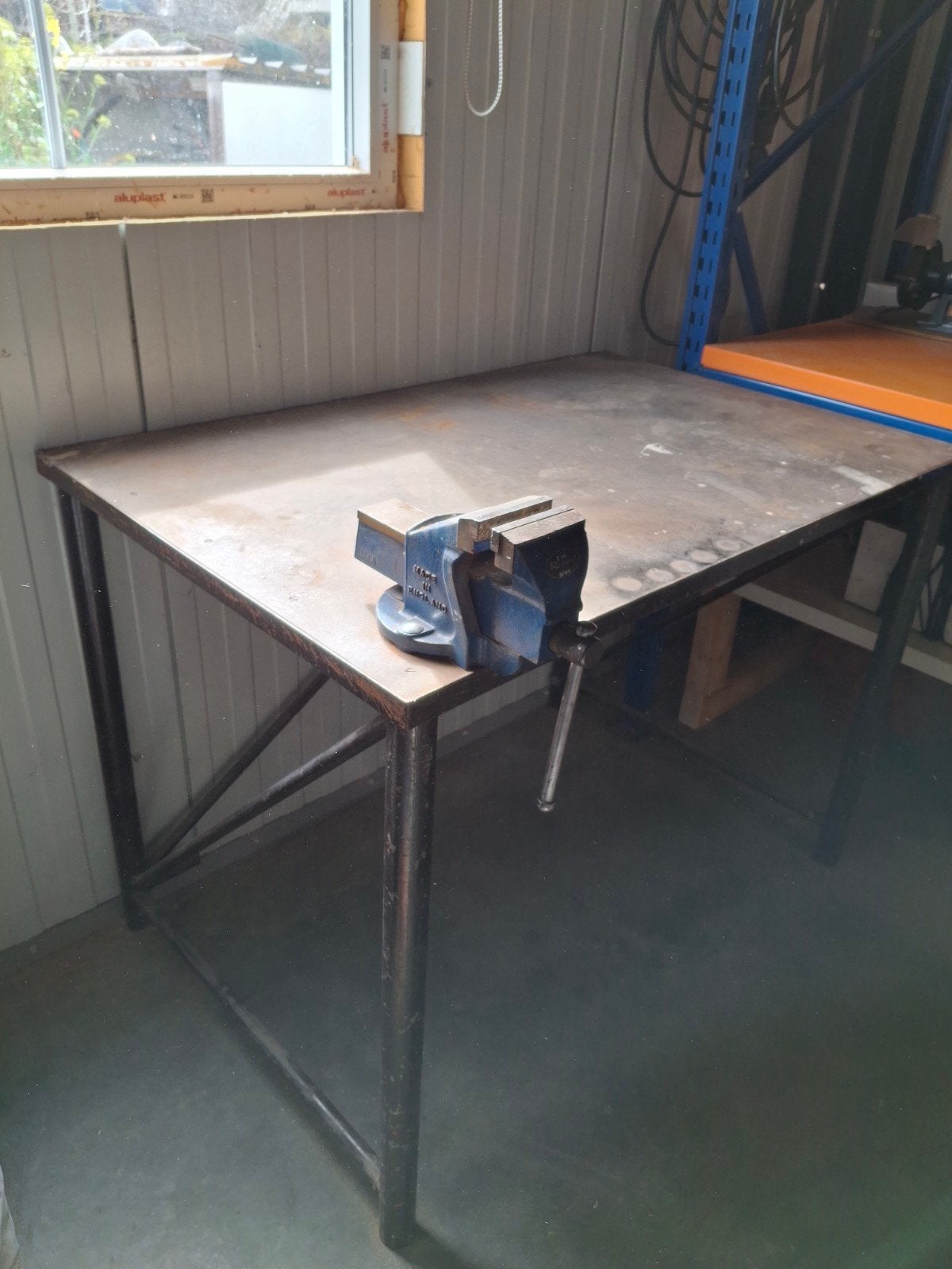 Stalen degelijke werkbank (exclusief bankschroef), Doe-het-zelf en Verbouw, Ophalen, Gebruikt, 120 tot 170 cm