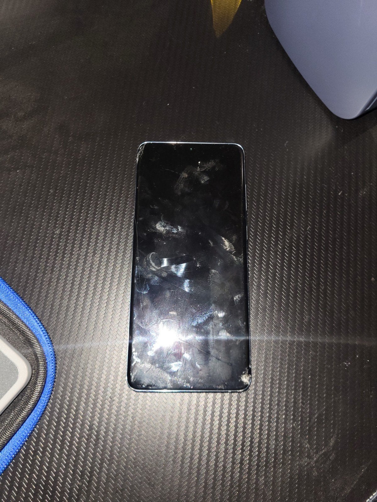 Foto 3 van Prima Galaxy S20 126 GB Beetje kapot doet het prima