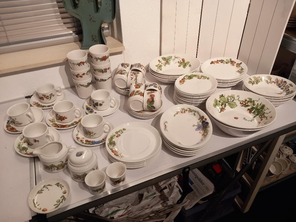 Marjolein Bastin Libelle servies bloemen en vlinders, Huis en Inrichting, Keuken | Servies, Zo goed als nieuw, Overige typen, Overige stijlen