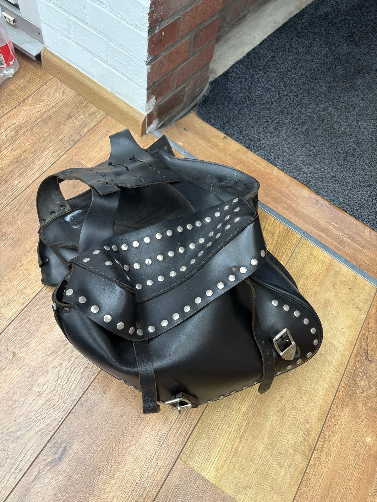 Stoere motorzadeltassen met studs - Gebruikt, Ophalen of Verzenden, Gebruikt