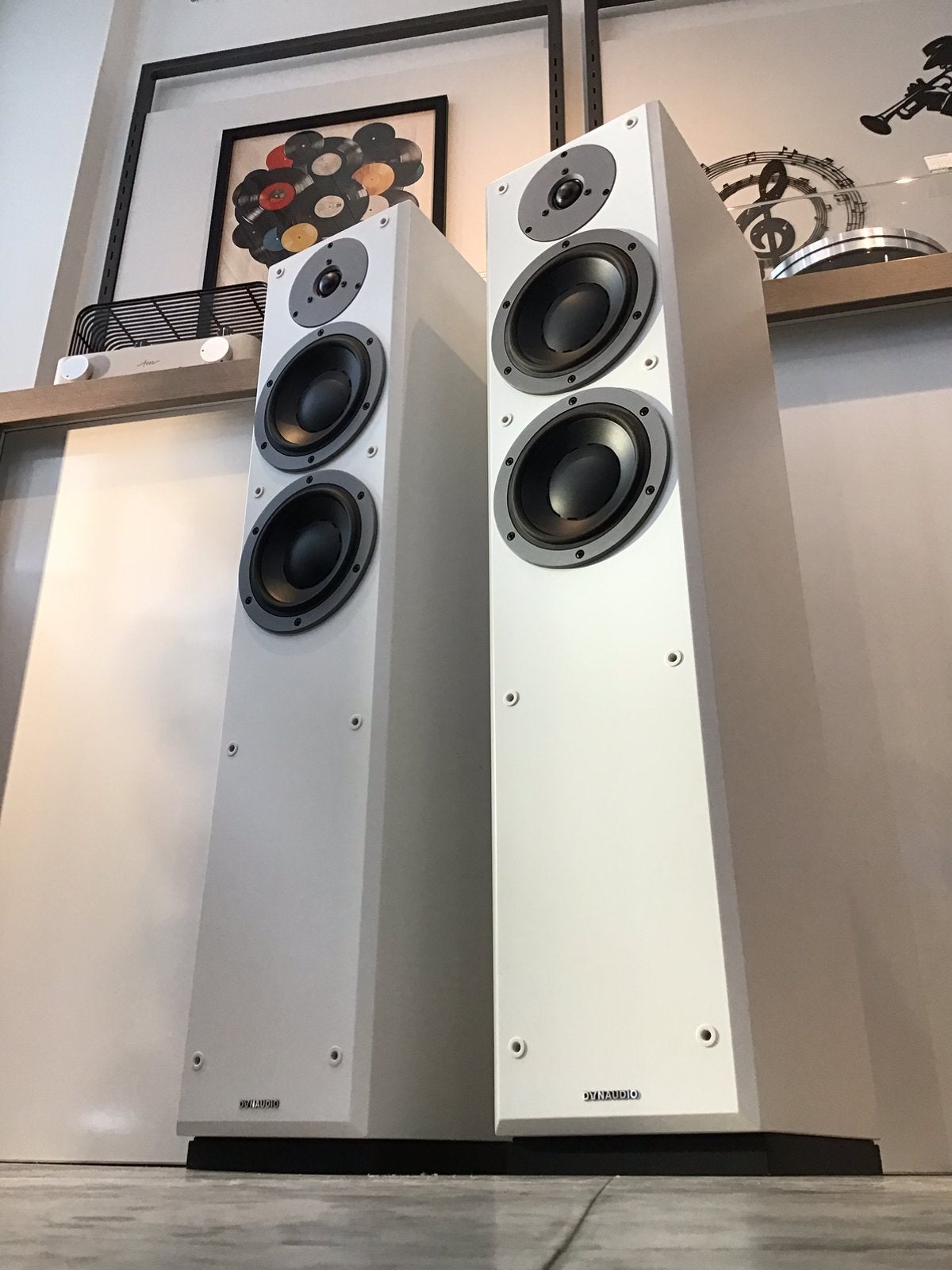 Dynaudio Emit M30