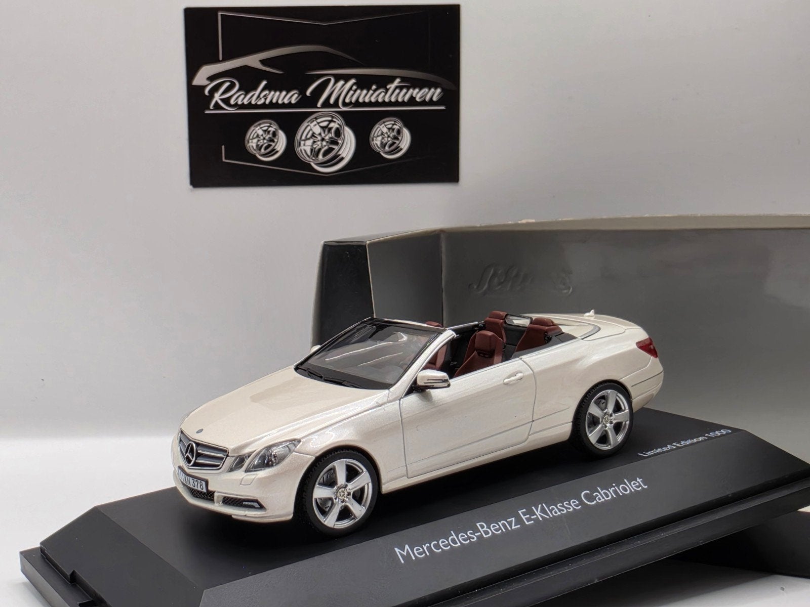 Mercedes-Benz E-Klasse Cabriolet W212 - Parelwit 1:43 Schuco, Hobby en Vrije tijd, Modelauto's | 1:43, Auto, Nieuw, Ophalen of Verzenden