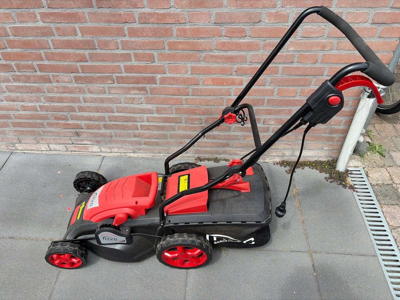 HVC Elektrische Grasmaaier - Zo goed als nieuw, Tuin en Terras, Ophalen, Cirkelmaaier, Elektrische grasmaaier, Zo goed als nieuw