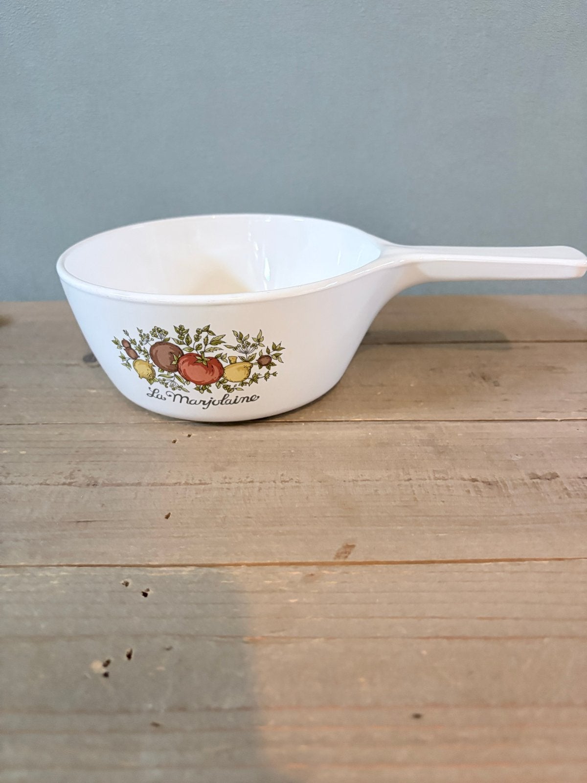 Vintage Corning Ware P-82-B La Marjolaine Sauspan 1.5 Pint, Huis en Inrichting, Keuken | Servies, Ophalen of Verzenden