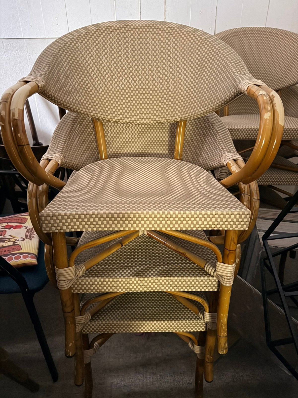 Te koop, klein bedrag terrasstoelen & tafel – retro look, Ophalen, Gebruikt, Kunststof