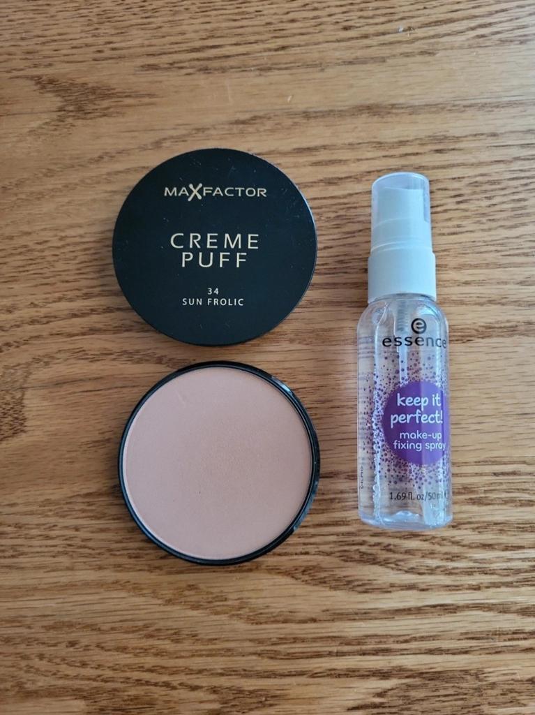 Max Factor Crème Puff & Essence Fixing Spray, Bruin, Gehele gezicht, Ophalen of Verzenden, Zo goed als nieuw