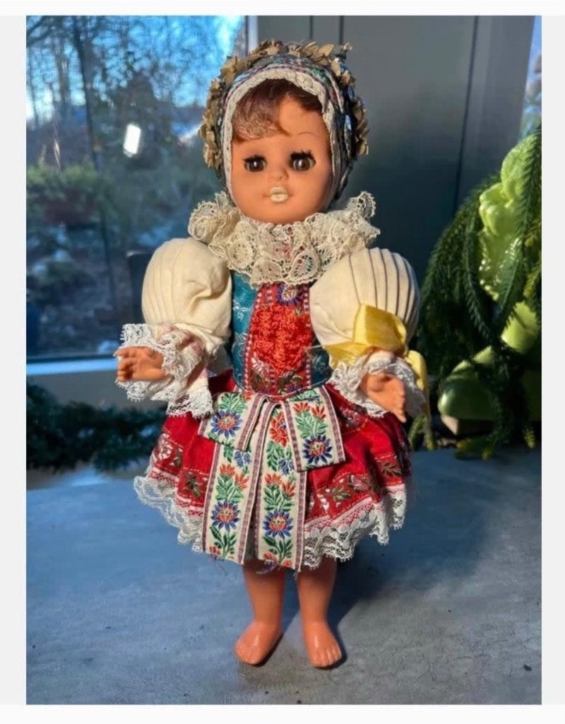 Vintage Pop in Tsjechische Klederdracht, bijzondere kleding, Verzamelen, Poppen, Ophalen of Verzenden, Zo goed als nieuw, X, Pop