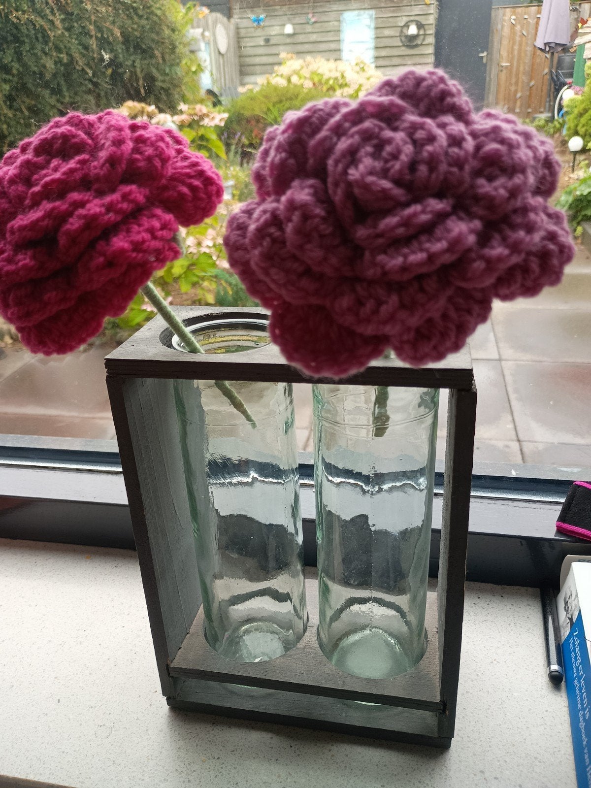 Originele gehaakte bloemen in vaas - Nieuw, Ophalen of Verzenden, Nieuw, Haken, Overige typen