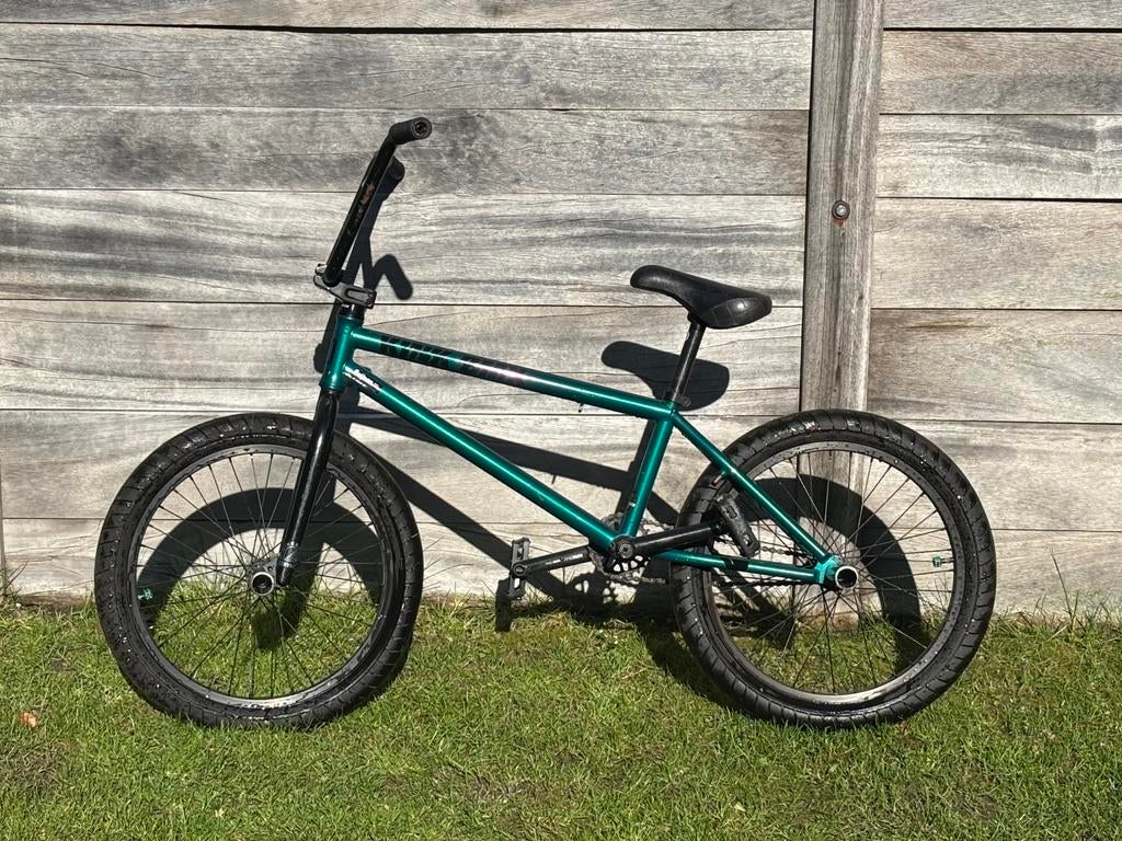 Kink bmx- glanzend groen- incl pegs en ventieldopjes., Fietsen en Brommers, Fietsen | Crossfietsen en BMX, Ophalen of Verzenden