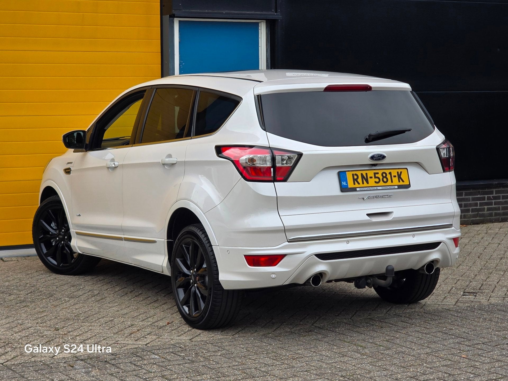 Ford Kuga 1.5 EcoBoost Vignale AWD / 182 PK / AUT / NAP / Pa, Automaat, Dealer onderhouden, 4 cilinders, 1850 kg