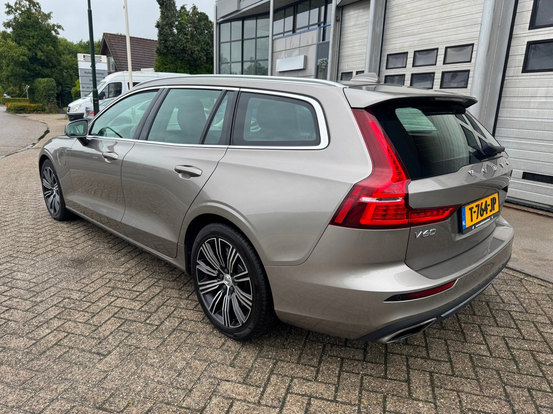 Volvo V60 2.0 T8 Twin Engine AWD R-Design Camera,trekhaak, Auto's, Volvo, Automaat, Gebruikt, Euro 6, 4 cilinders