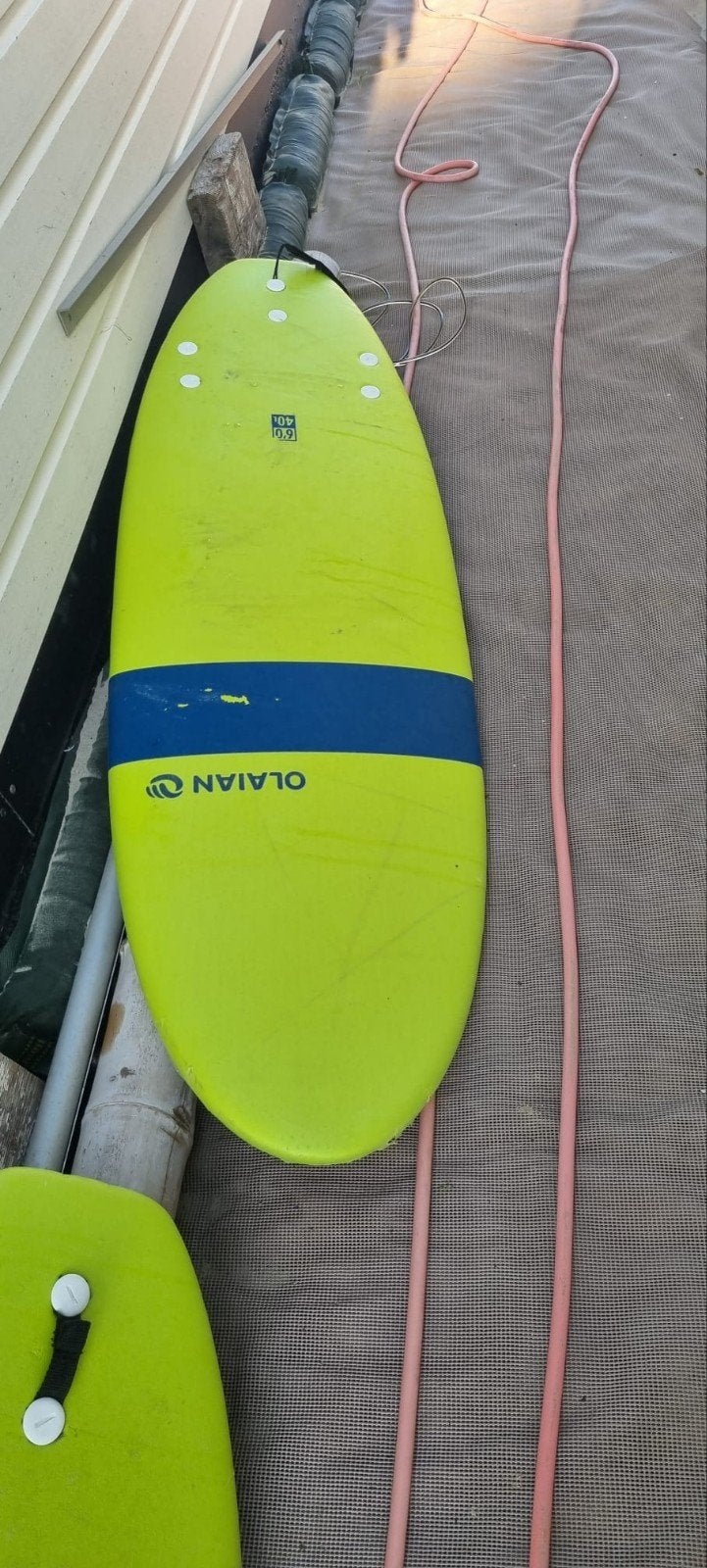 2 Stuks Olaian 500 Foam Surfboard 5'4" - Zo goed als nieuw, Ophalen of Verzenden, Zo goed als nieuw, Funboard, Met vinnen