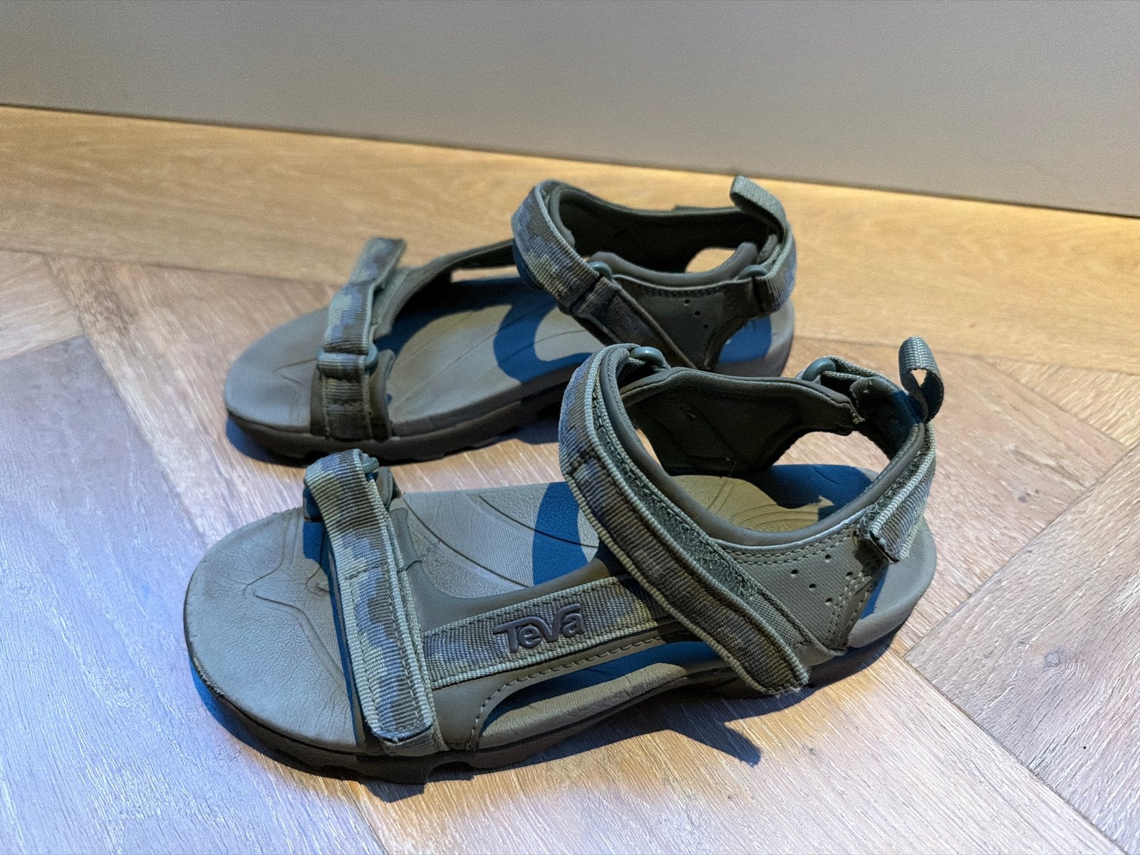 Teva sandalen mt 35 - Comfortabele en stevige wandelsandalen, Ophalen of Verzenden, Zo goed als nieuw, Jongen of Meisje, Overige typen