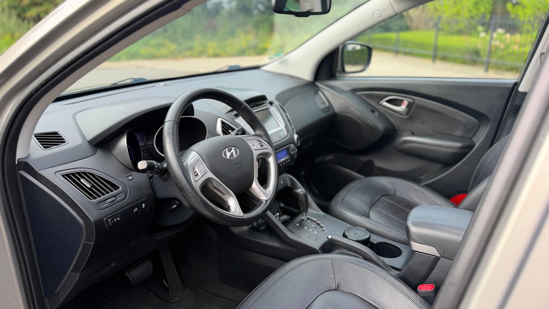 Hyundai Ix35 2.0i i-Catcher AUTOMAAT PANORAMDAK LEER NAVI TR, Auto's, Gebruikt, Zwart, 4 cilinders, 163 pk