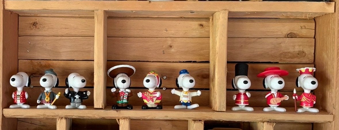 9 Snoopy beeldjes van kunststof - diverse uitvoeringen, Ophalen of Verzenden, Gebruikt