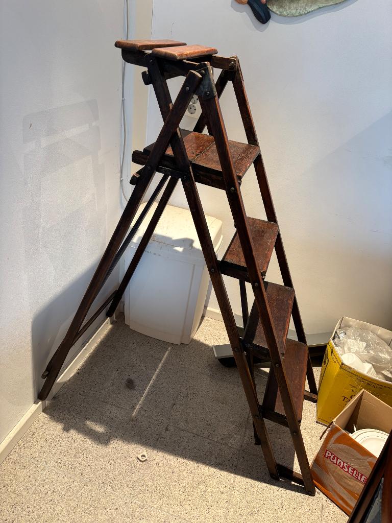 Antieke oude houten trap 5 treden 126, Doe-het-zelf en Verbouw, Ladders en Trappen, Ophalen, Gebruikt, Minder dan 2 meter