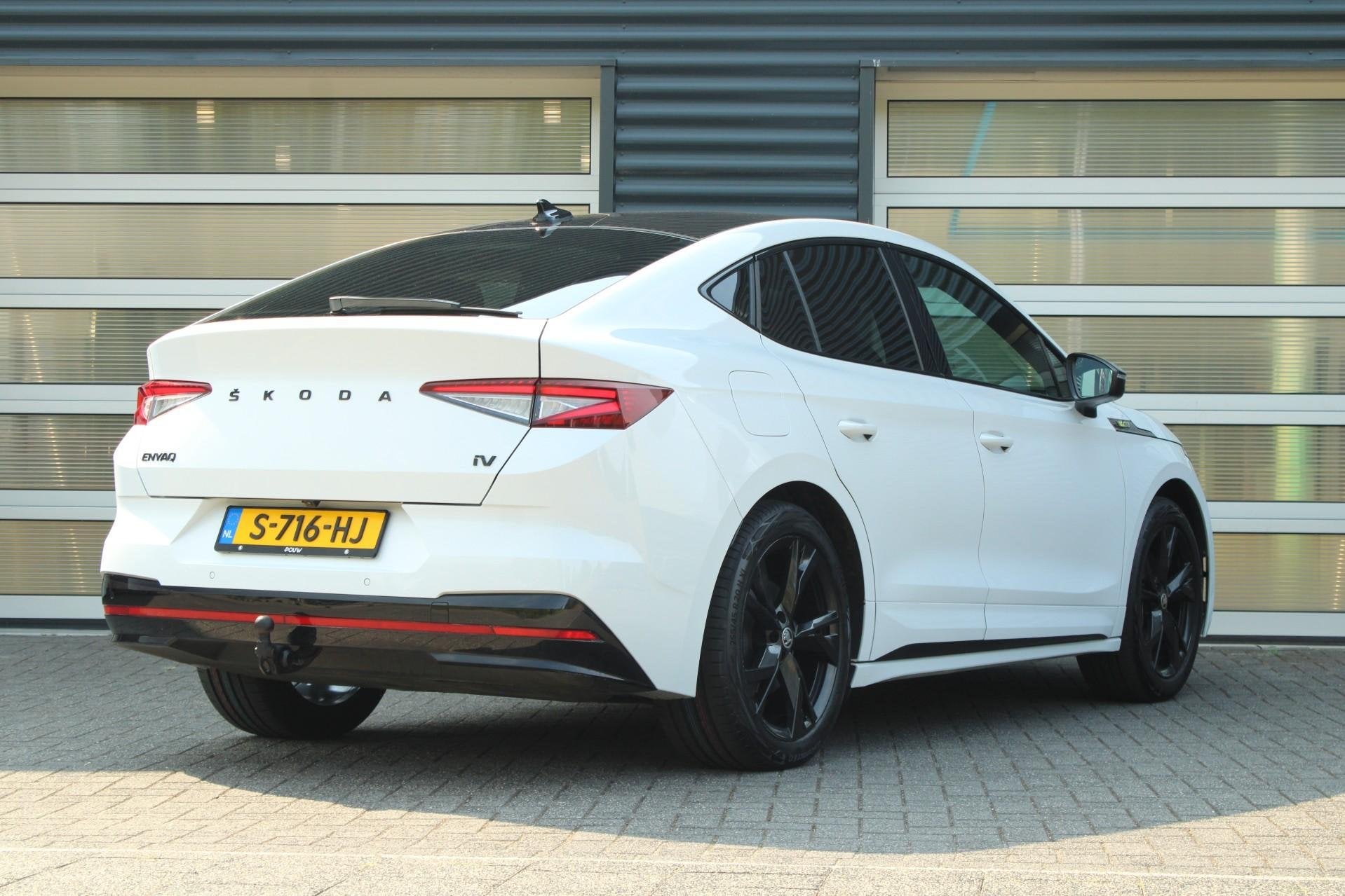 Skoda Enyaq Coupé RS 80 300pk | SoH 92% | Trekhaak | Panora, Auto's, Automaat, 12 maanden, Gebruikt, Zwart