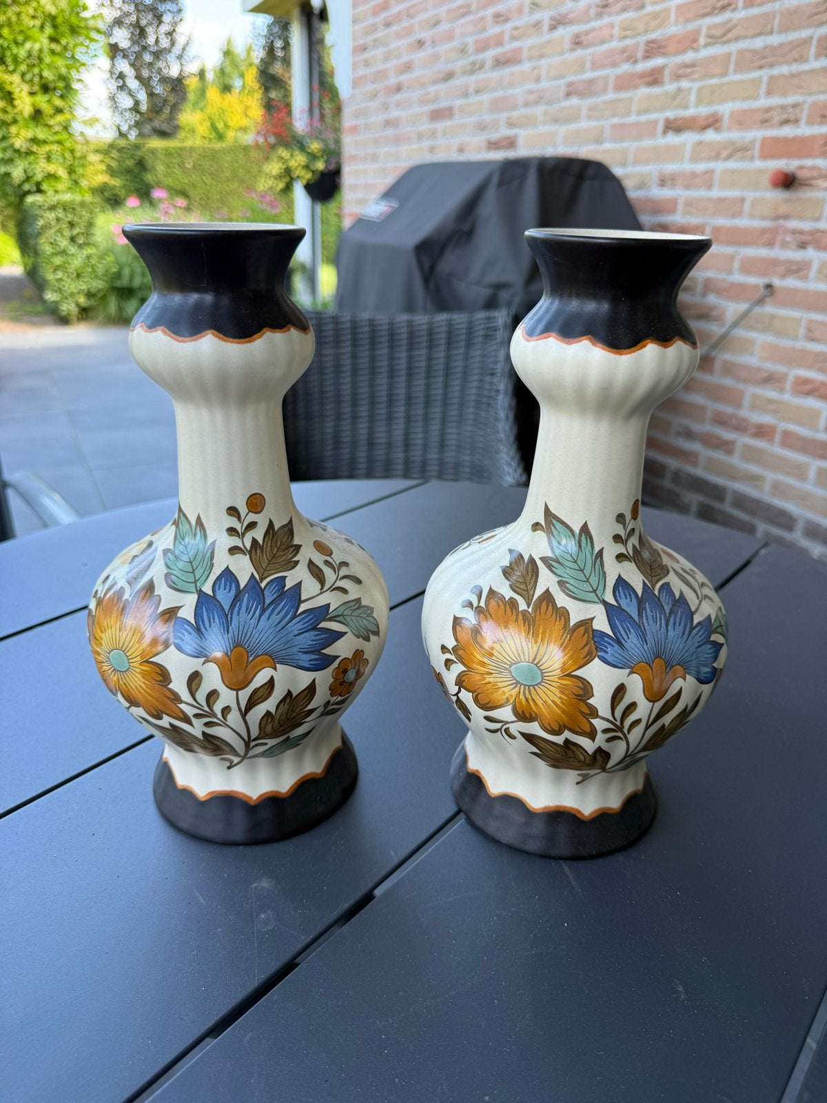 Set van 2 Flora Gouda Holland Handwerk vazen, Antiek en Kunst, Ophalen