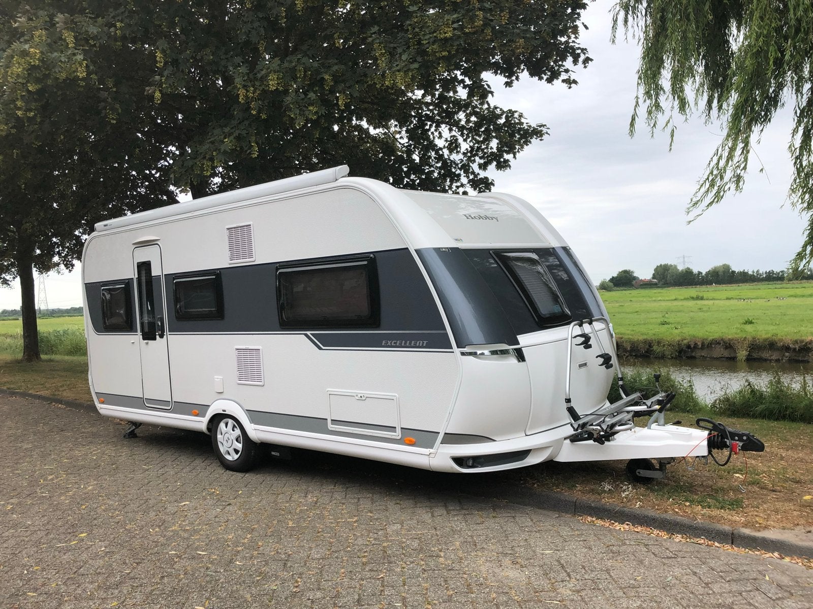 Hobby Excellent 495 UL fietsendrager mover airco luifel, Caravans en Kamperen, 2 aparte bedden, Rondzit, Hobby, Kluisje