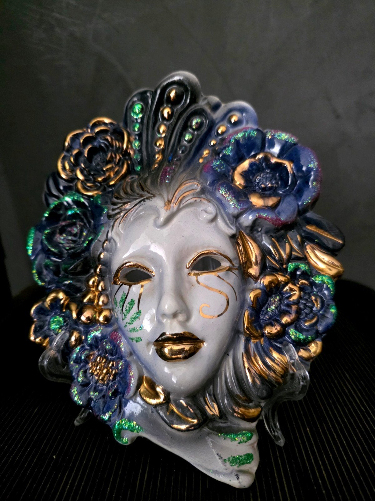 Puntgaaf handgeschilderd gemerkt keramiek Venetiaans masker, Antiek en Kunst, Curiosa en Brocante, Ophalen of Verzenden