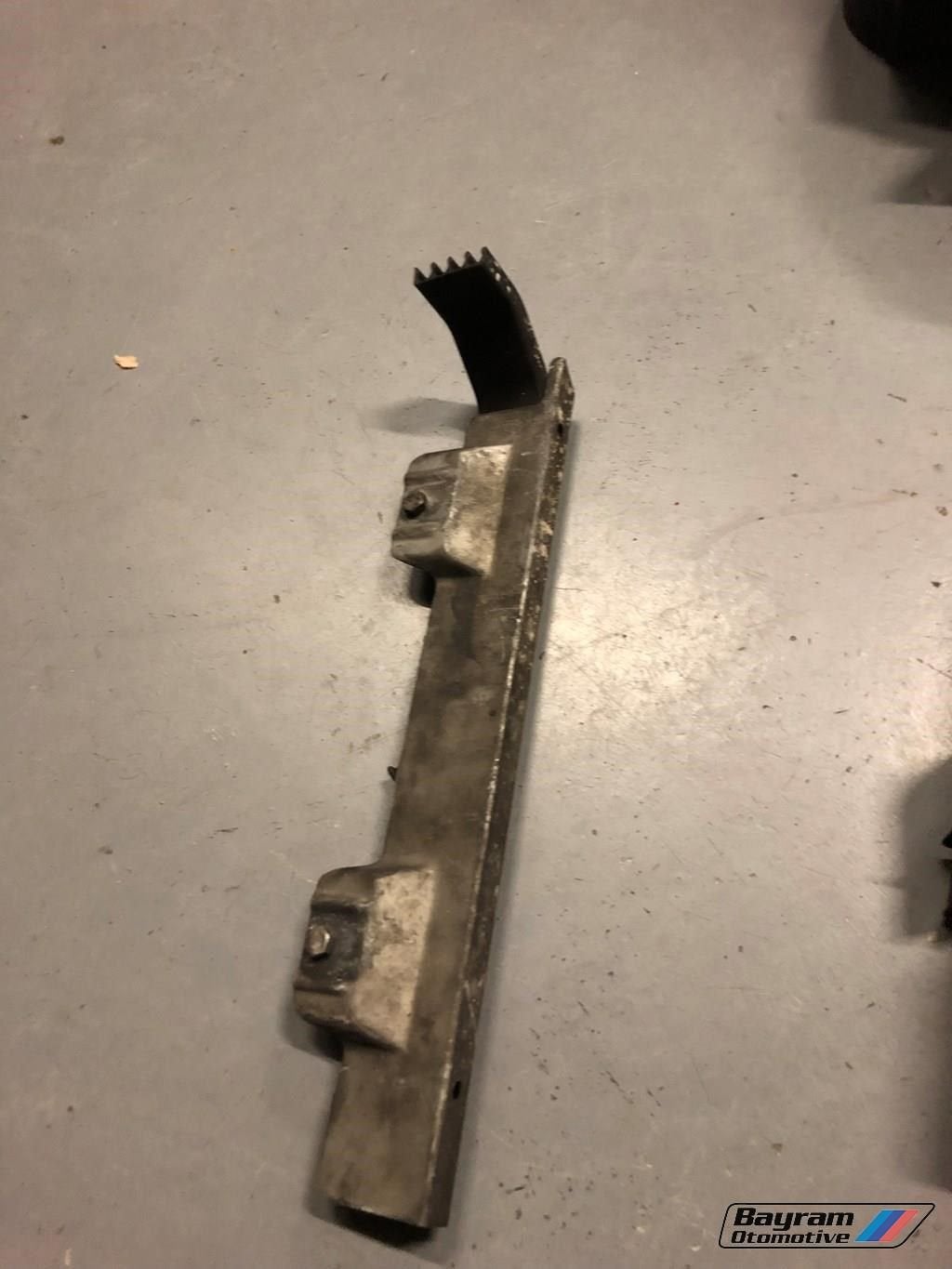 Foto 10 van Bmw E36 318is m44 motor delen lmm kleppendeksel 3-serie m42