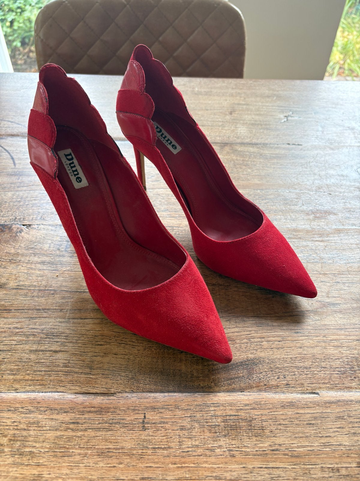 Dune London rode suède pumps - maat 39, Ophalen of Verzenden, Zo goed als nieuw, Rood, Pumps
