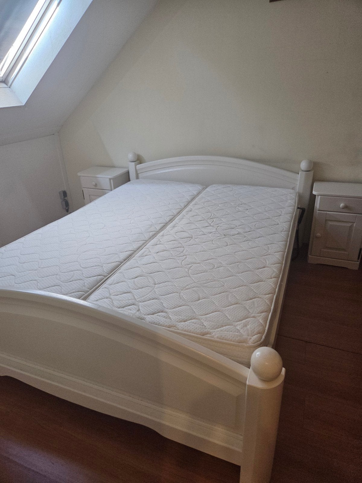 Twee persoons wit eiken bed, Huis en Inrichting, Slaapkamer | Bedden, Ophalen, Gebruikt, Wit, Tweepersoons