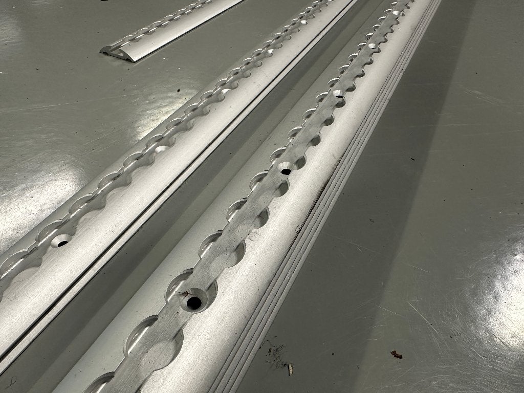 Vliegtuigrails 7x 3m halfrond aluminium, Ophalen, Nieuw