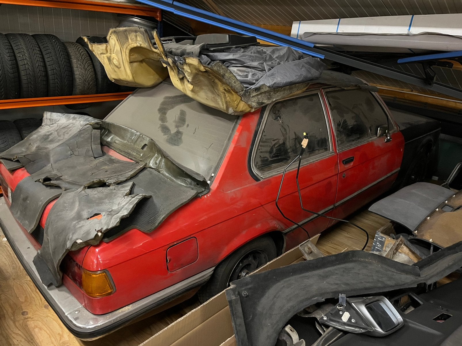 BMW 3-Serie 1.8 316 1975 Rood, Auto's, BMW, Achterwielaandrijving, 4 cilinders, Handgeschakeld, Particulier