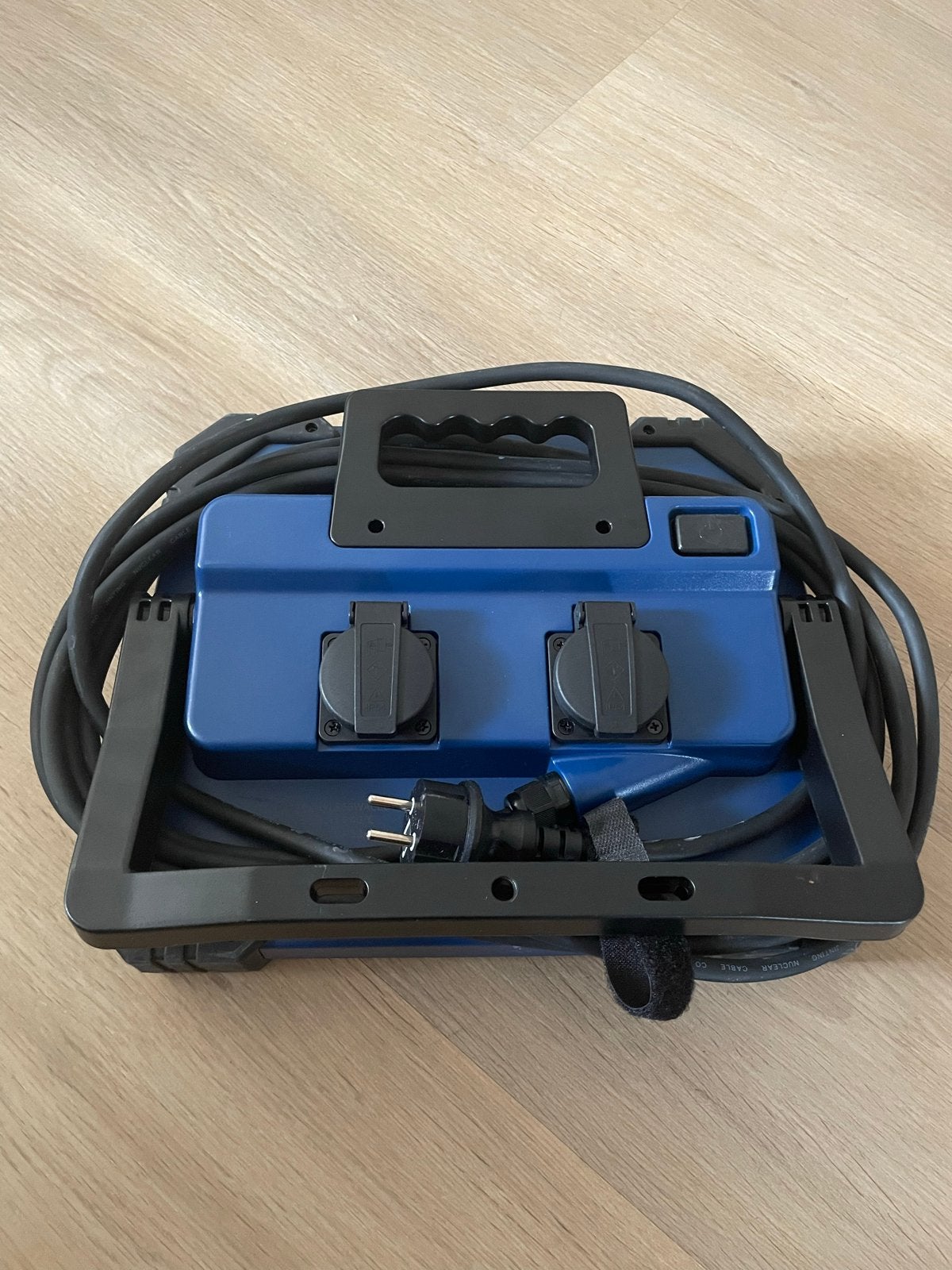 Pro-one Bouwlamp met 4 meter snoer en 2 stopcontacten, Ophalen, Gebruikt, Minder dan 50 watt, Lamp met armatuur