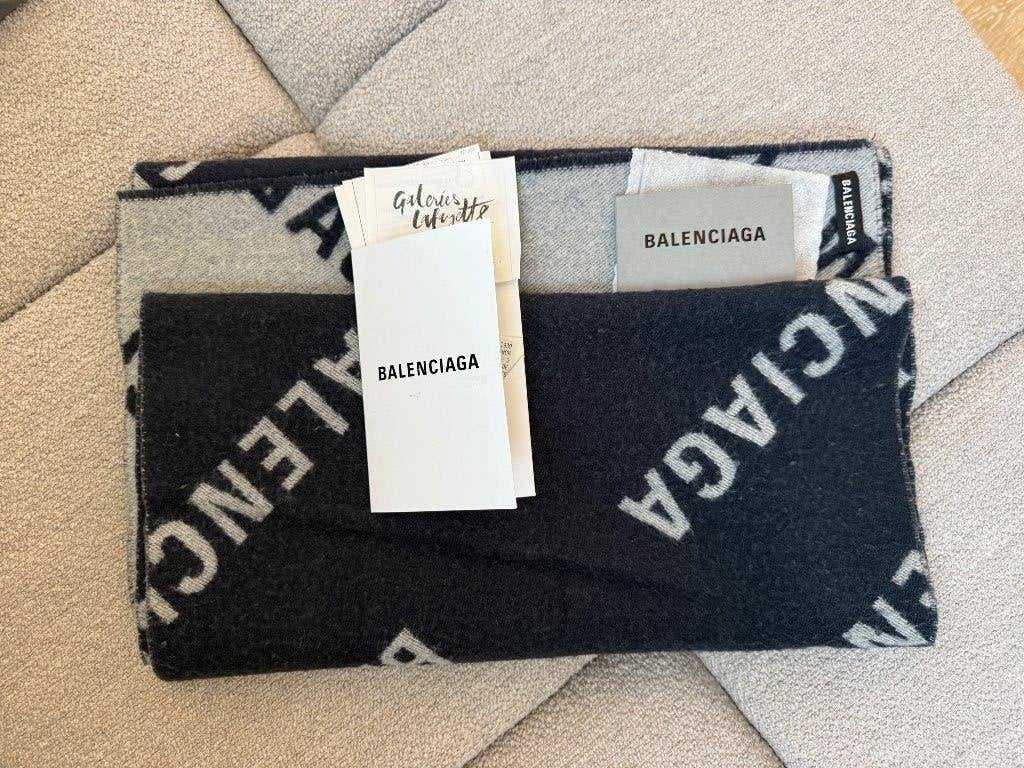 Sjaal Balenciaga unisex**, Sieraden, Tassen en Uiterlijk, Zonnebrillen en Brillen | Dames, Overige merken, Overige kleuren, Nieuw